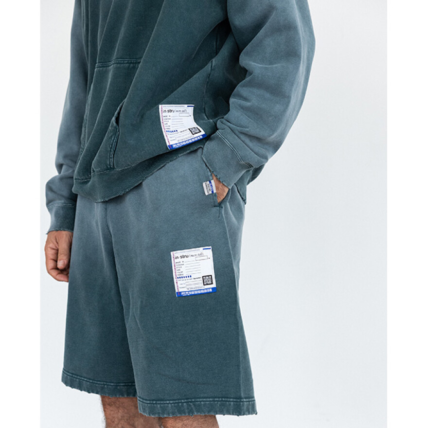 in・stru(men-tal). POP-UP STORE