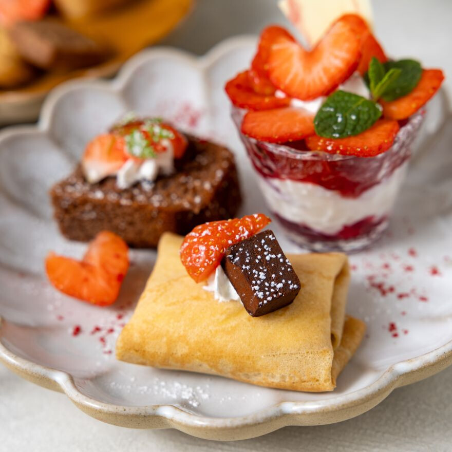 チョコと苺のアフタヌーンティーが登場！