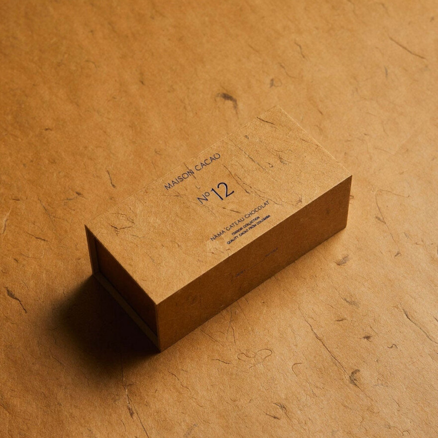 月替りの「生ガトーショコラ」。No.12は名尾手すき和紙の美しい箱と共に。