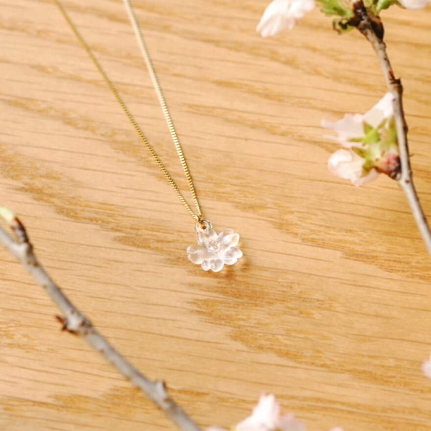 桜のガラスアクセサリー