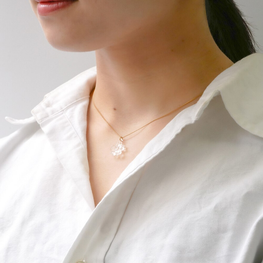 桜のガラスアクセサリー