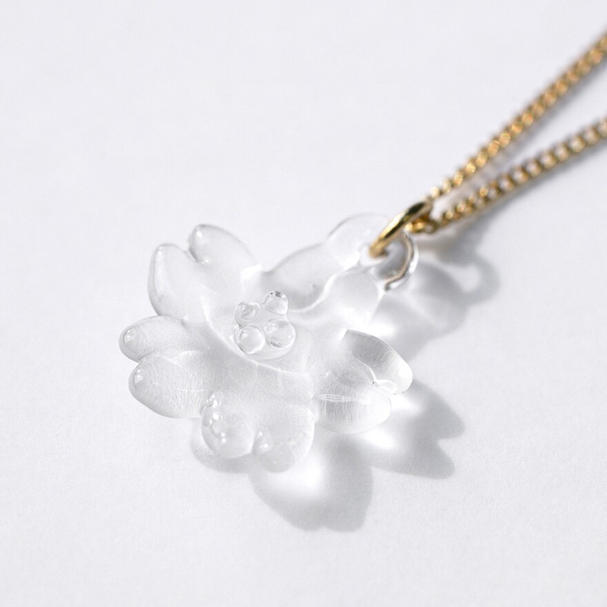 桜のガラスアクセサリー